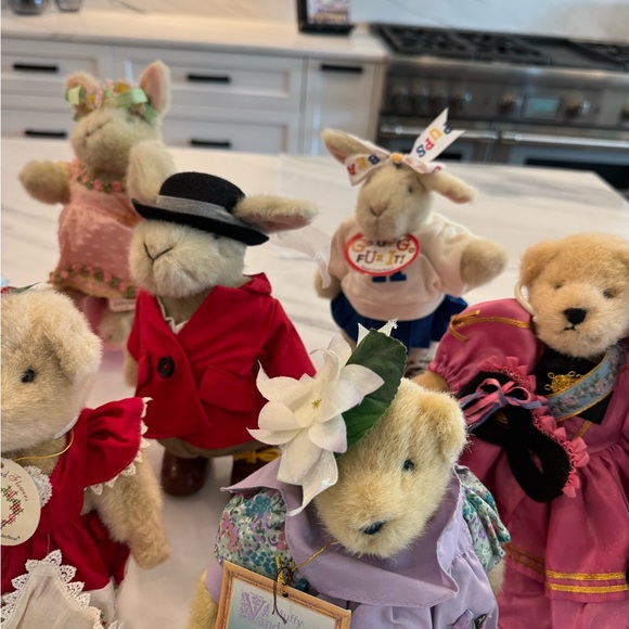 Muffy VanderBear and Hoppy VanderHare stuffed animals - Picture 6 of 9
